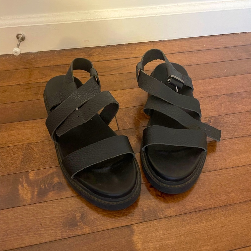 Urban Outfitters Strappy Chunky Sandals - Size 9
